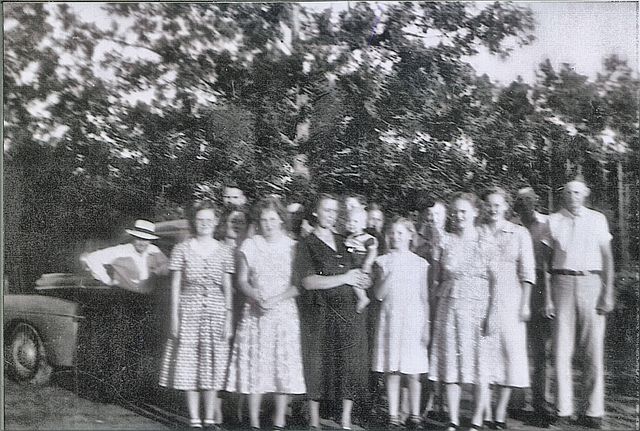 Ira and Allie Crews with entire family.jpg